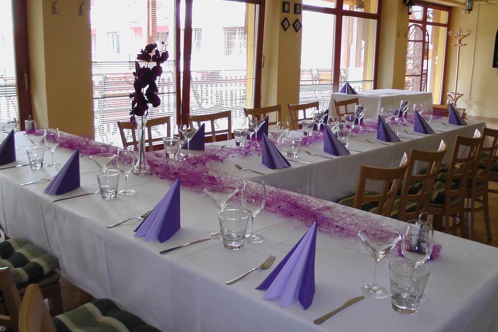 Hotel Cementar Hranice  Esterno foto