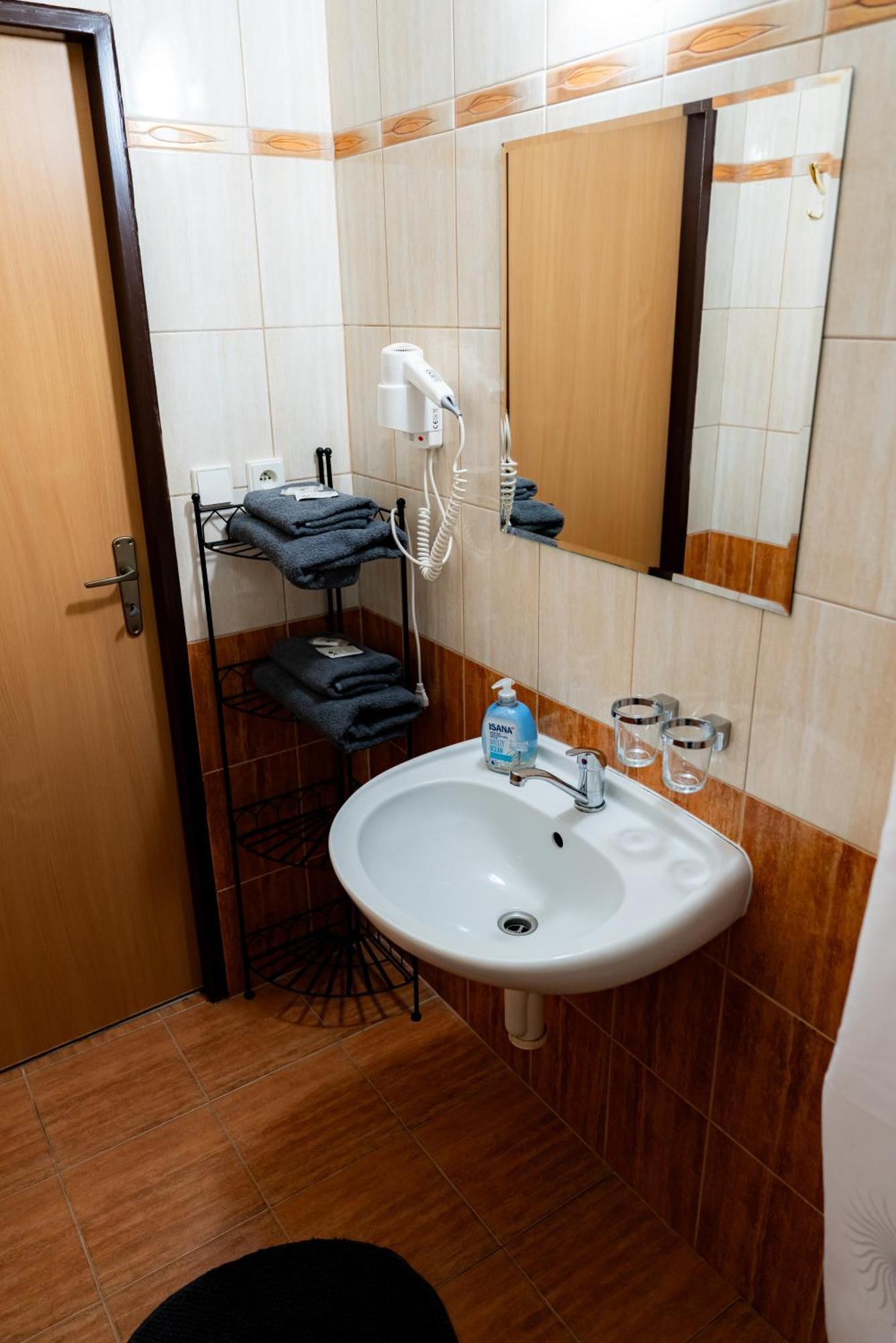 Hotel Cementar Hranice  Esterno foto