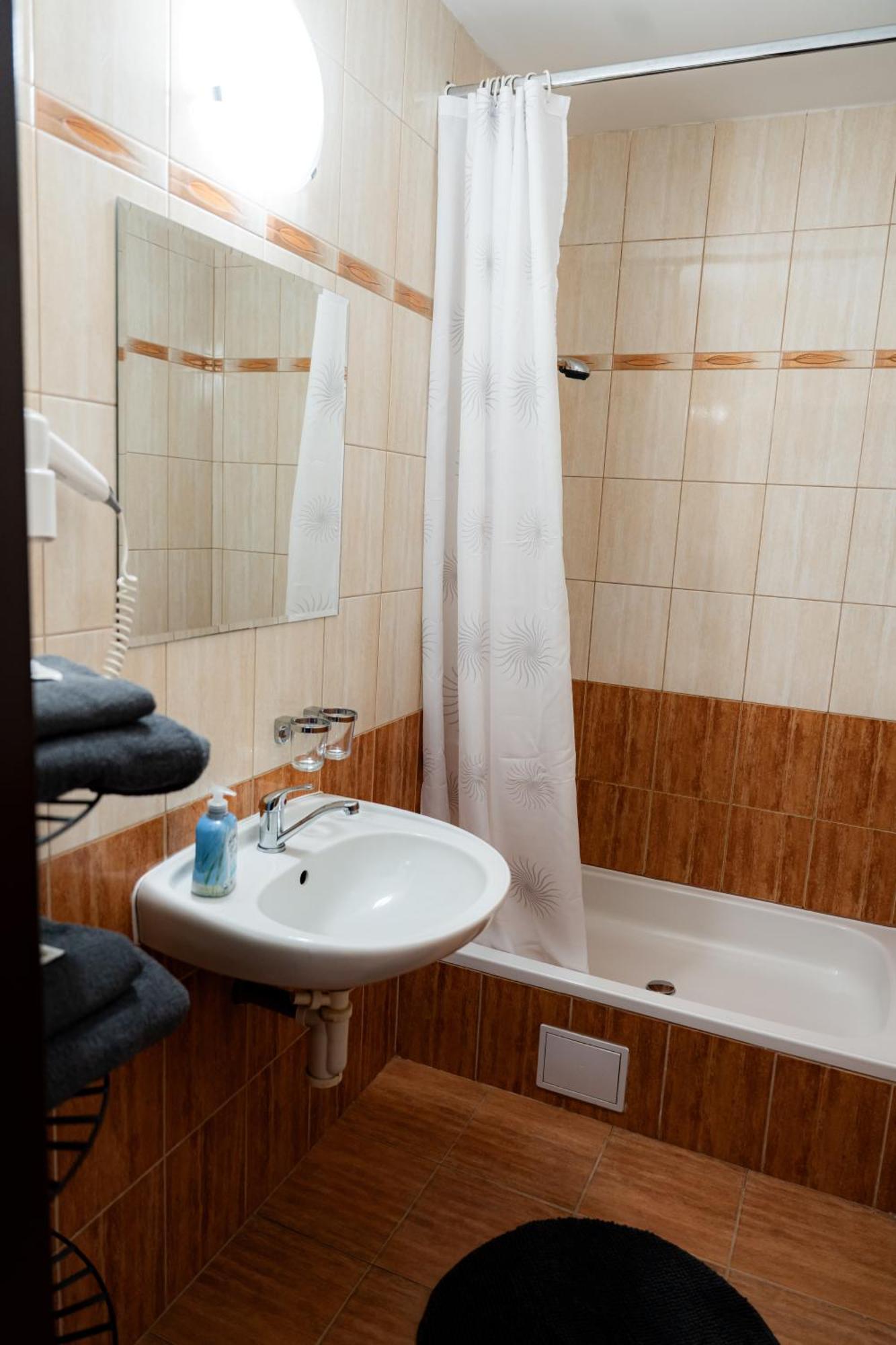 Hotel Cementar Hranice  Esterno foto